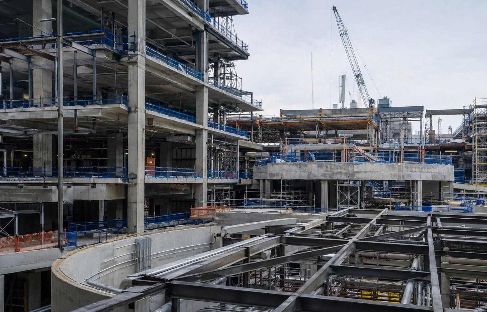 Chantier de construction complexe